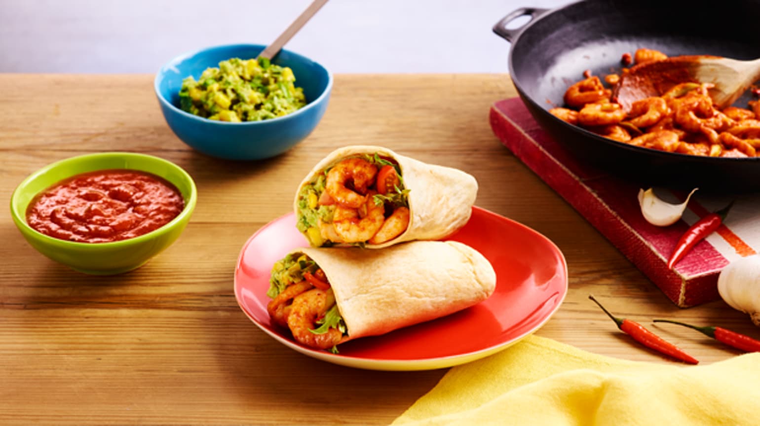 Pockets aux crevettes, à l’ail et au piment accompagnés d’un guacamole au maïs doux et avocat 